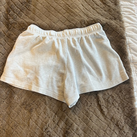 Nike cotton soft grey shorts - Picture 2 of 3